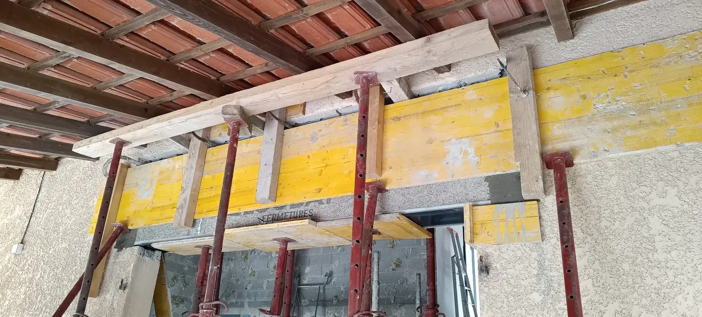 Élévation des murs — rénovation complète à Châteauneuf-le-Rouge (13)