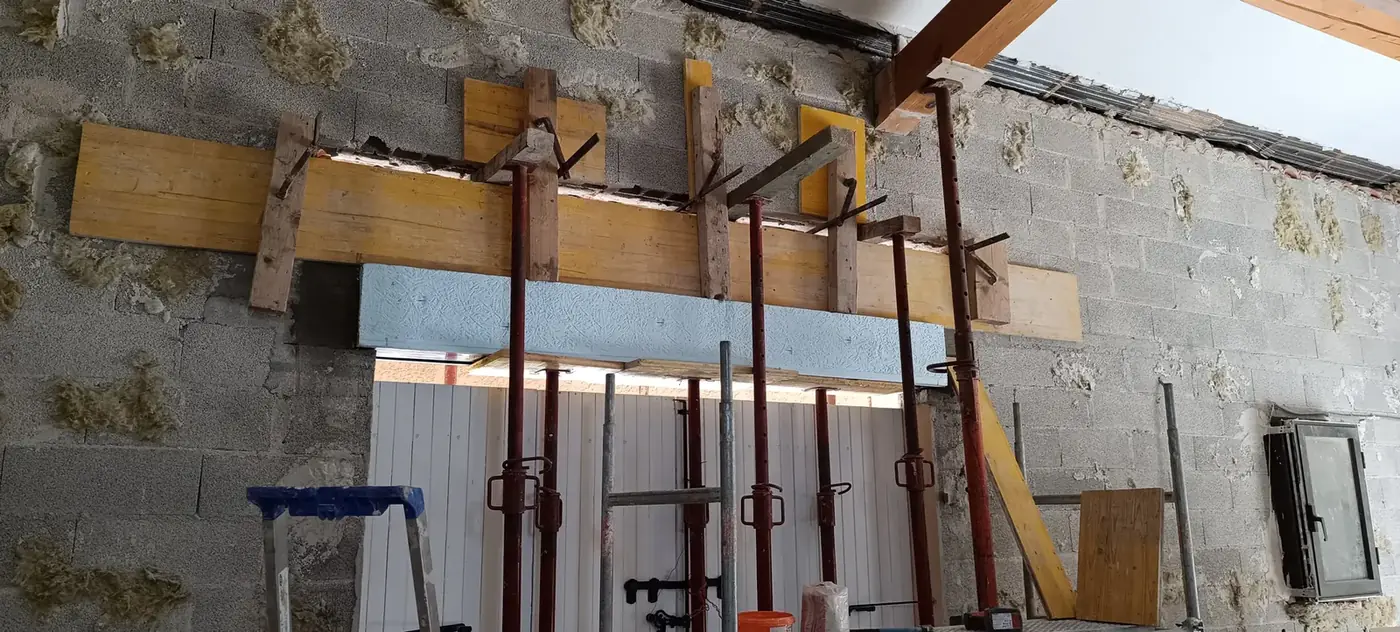 Élévation des murs — rénovation complète à Châteauneuf-le-Rouge (13)
