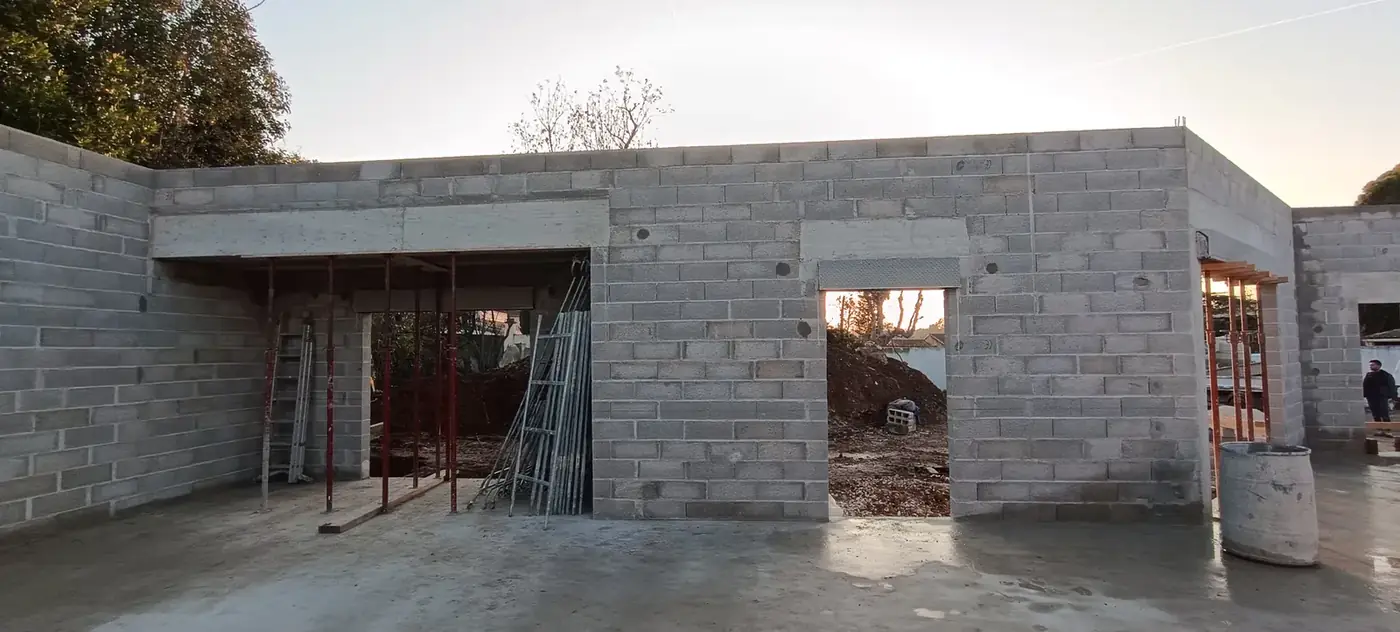 Plancher béton — construction d'une villa à Plan-de-Cuques (13)