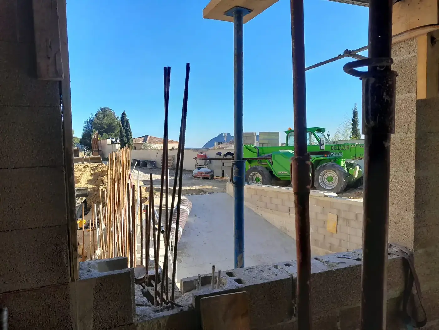 Création d'une ouverture — construction d'une villa à La Ciotat (13)